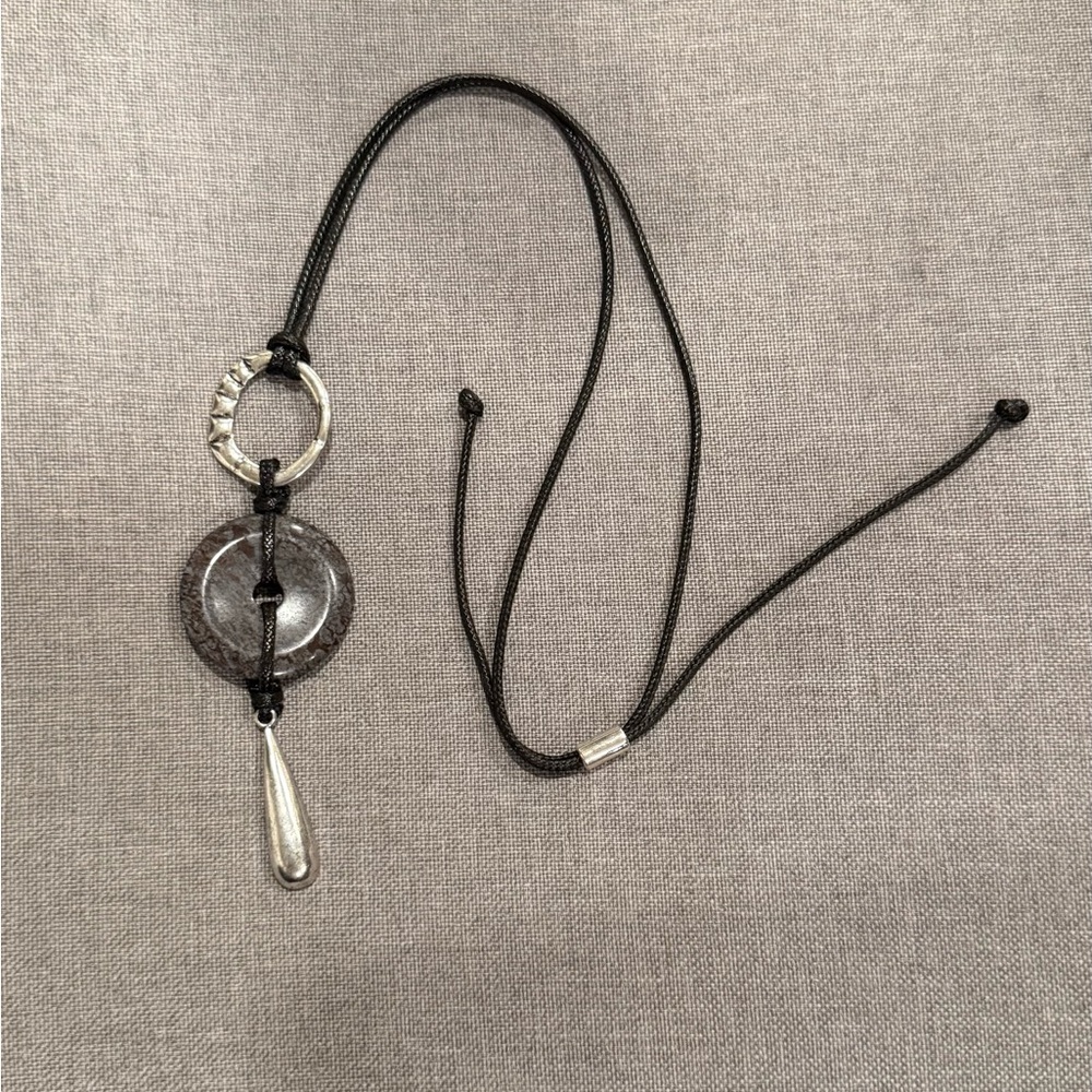 Chic Black and Silver Stone Pendant Necklace